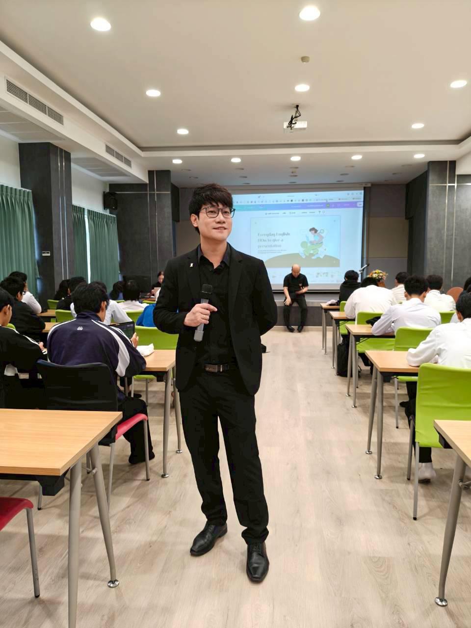 92. คณะเทคโนโลยีอุตสาหกรรม มหาวิทยาลัยราชภัฏกำแพงเพชร จัดโครงการอบรมและพัฒนาทักษะภาษาอังกฤษและมาตรฐานคอมพิวเตอร์ สำหรับนักศึกษาชั้นปีที่ 1