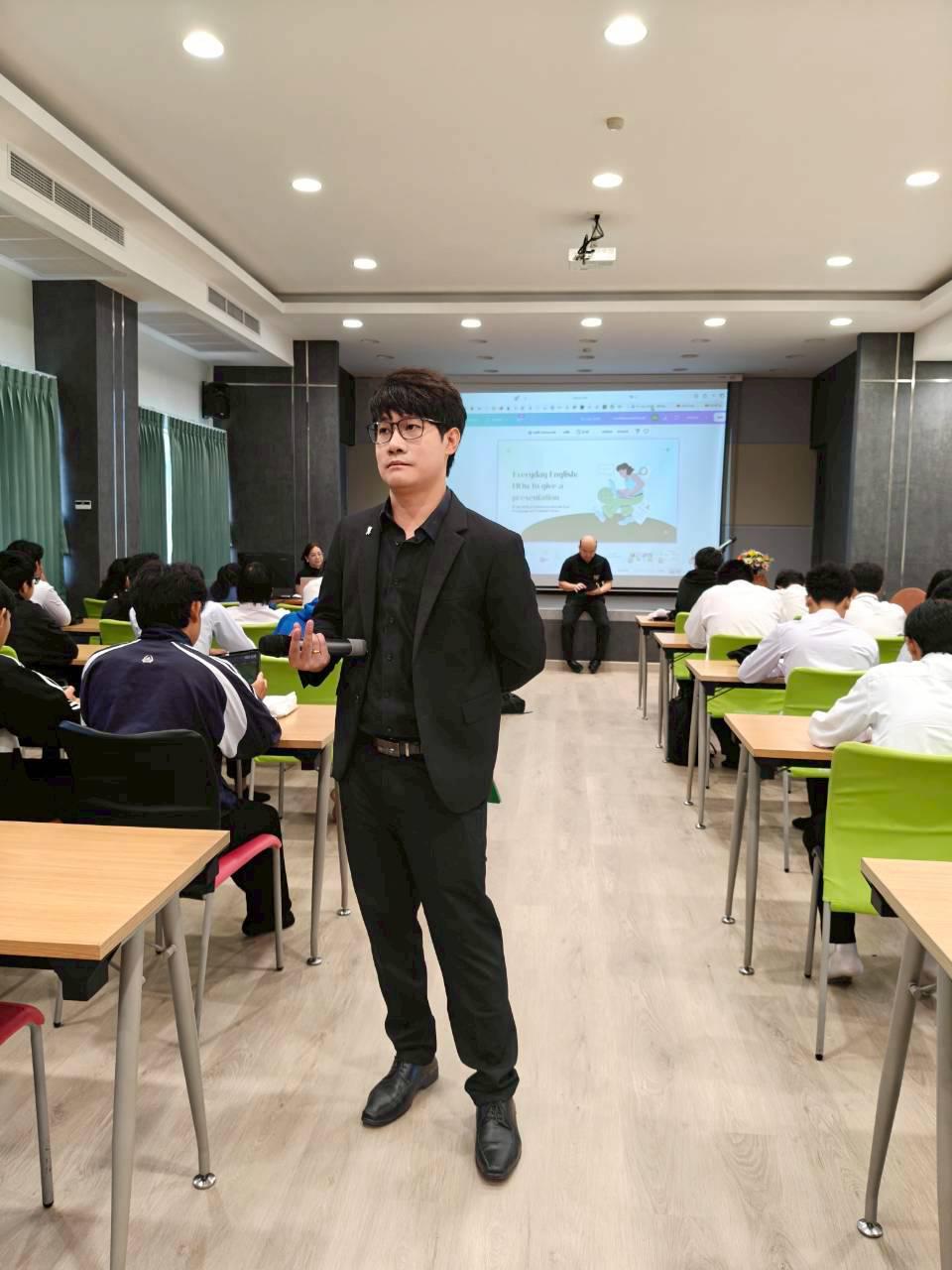93. คณะเทคโนโลยีอุตสาหกรรม มหาวิทยาลัยราชภัฏกำแพงเพชร จัดโครงการอบรมและพัฒนาทักษะภาษาอังกฤษและมาตรฐานคอมพิวเตอร์ สำหรับนักศึกษาชั้นปีที่ 1