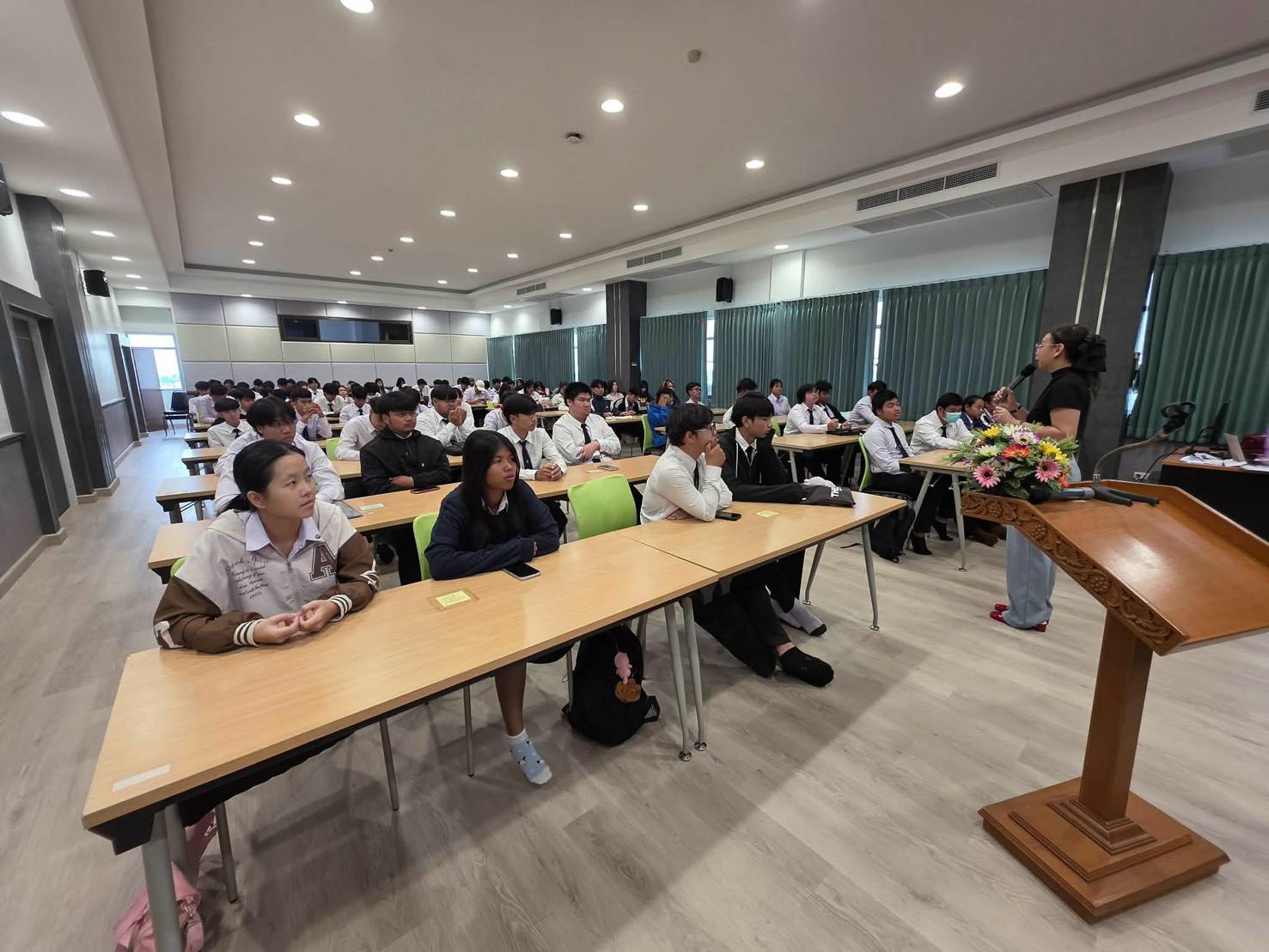 96. คณะเทคโนโลยีอุตสาหกรรม มหาวิทยาลัยราชภัฏกำแพงเพชร จัดโครงการอบรมและพัฒนาทักษะภาษาอังกฤษและมาตรฐานคอมพิวเตอร์ สำหรับนักศึกษาชั้นปีที่ 1