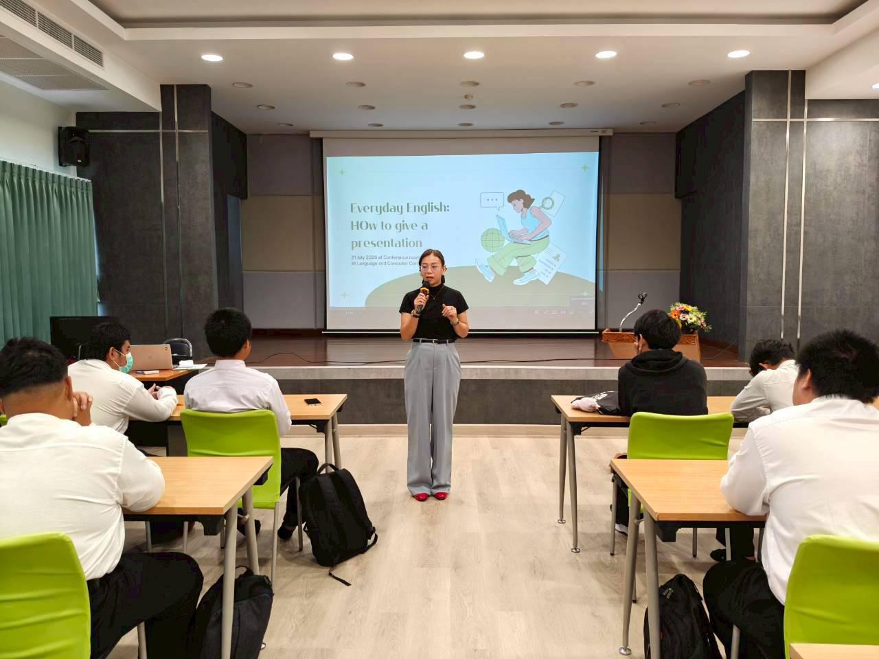 100. คณะเทคโนโลยีอุตสาหกรรม มหาวิทยาลัยราชภัฏกำแพงเพชร จัดโครงการอบรมและพัฒนาทักษะภาษาอังกฤษและมาตรฐานคอมพิวเตอร์ สำหรับนักศึกษาชั้นปีที่ 1