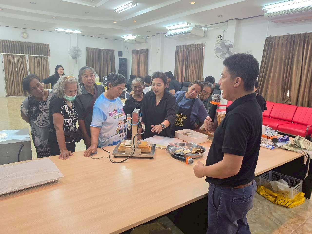 7. ยกระดับกล้วยไทย สร้างรายได้สู่ชุมชน! คณะเทคโนโลยีอุตสาหกรรม มหาวิทยาลัยราชภัฏกำแพงเพชร ลงพื้นที่จัดอบรมแปรรูป "กล้วยอบธัญพืช" ณ อบต.ทรงธรรม จังหวัดกำแพงเพชร