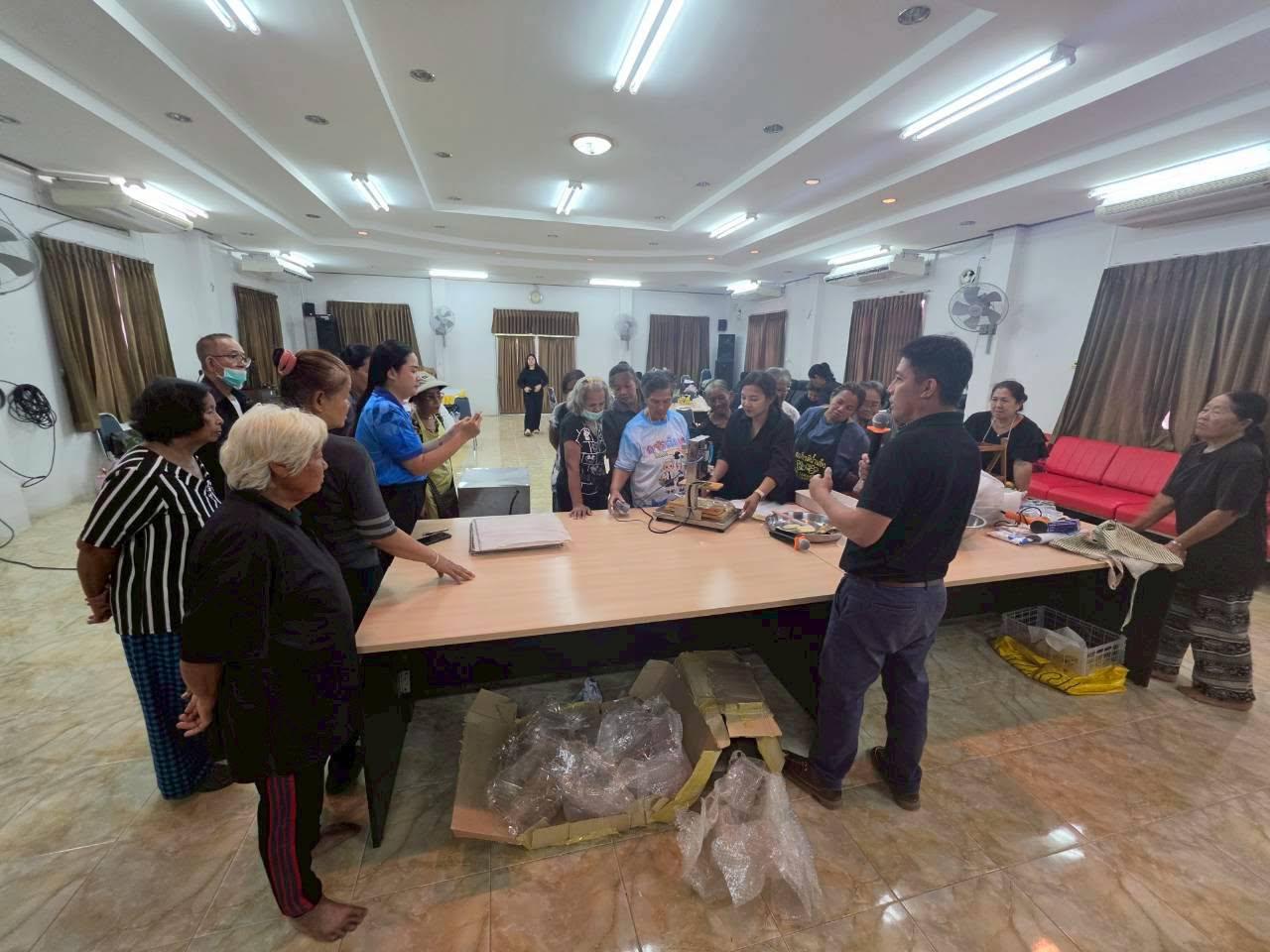 11. ยกระดับกล้วยไทย สร้างรายได้สู่ชุมชน! คณะเทคโนโลยีอุตสาหกรรม มหาวิทยาลัยราชภัฏกำแพงเพชร ลงพื้นที่จัดอบรมแปรรูป "กล้วยอบธัญพืช" ณ อบต.ทรงธรรม จังหวัดกำแพงเพชร