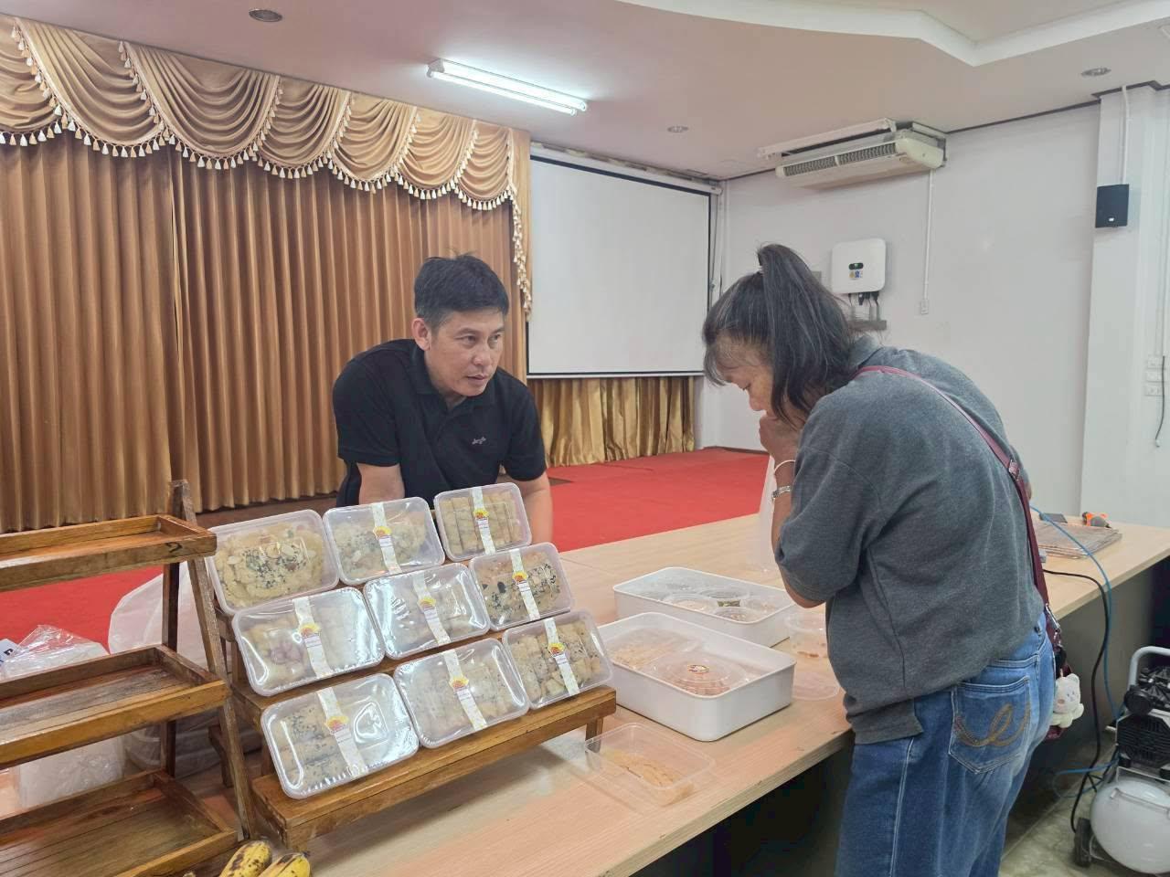 21. ยกระดับกล้วยไทย สร้างรายได้สู่ชุมชน! คณะเทคโนโลยีอุตสาหกรรม มหาวิทยาลัยราชภัฏกำแพงเพชร ลงพื้นที่จัดอบรมแปรรูป "กล้วยอบธัญพืช" ณ อบต.ทรงธรรม จังหวัดกำแพงเพชร