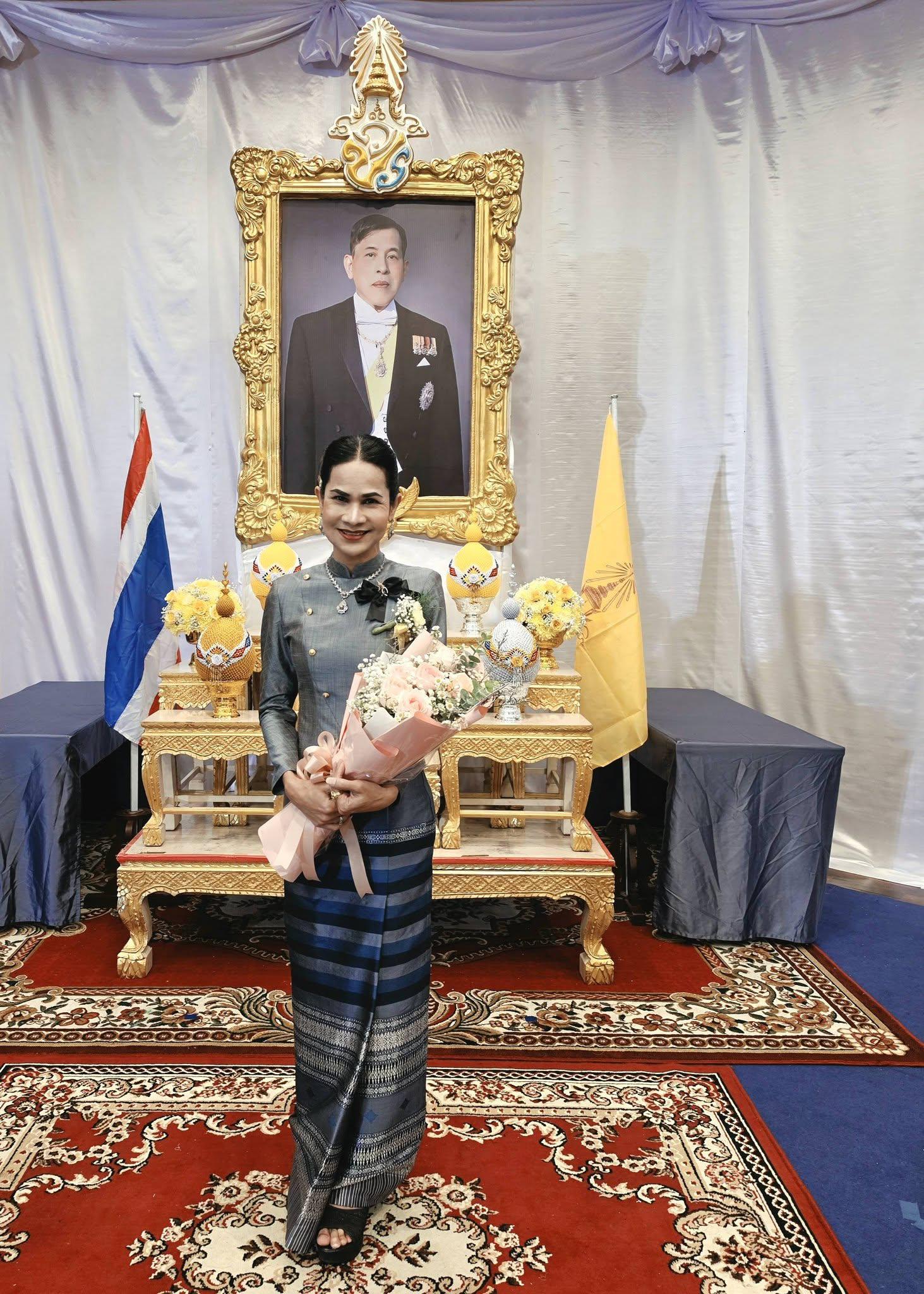 6. ผู้ช่วยศาสตราจารย์ ดร.ณัฐธิกานต์ ปิ่นจุไร รับมอบโล่รางวัลเชิดชูเกียรติผู้มีผลงานดีเด่นทางวัฒนธรรม "รางวัลเพชรพระนคร" ประจำปี ๒๕๖๙ ระดับเหรียญเงิน