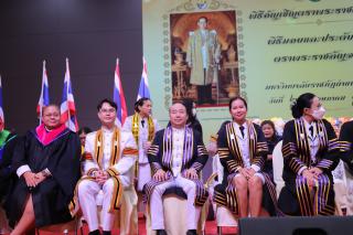 พิธีรับและประดับเข็มตราพระราชลัญจกร